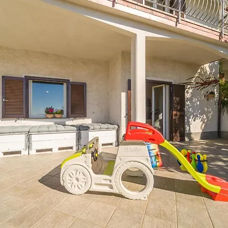 Casa vacanze Lovely In With Wifi Moneglia