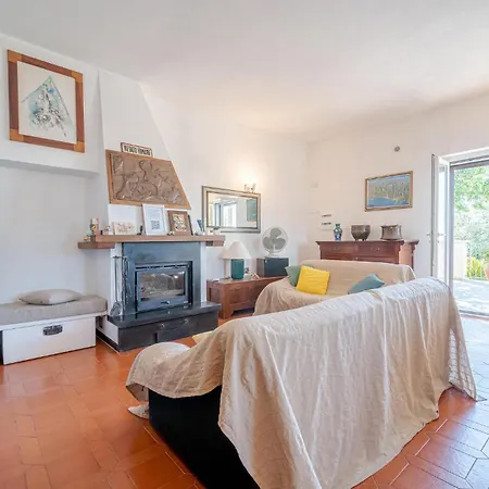 Vakantiehuis Lovely In With Wifi Moneglia
